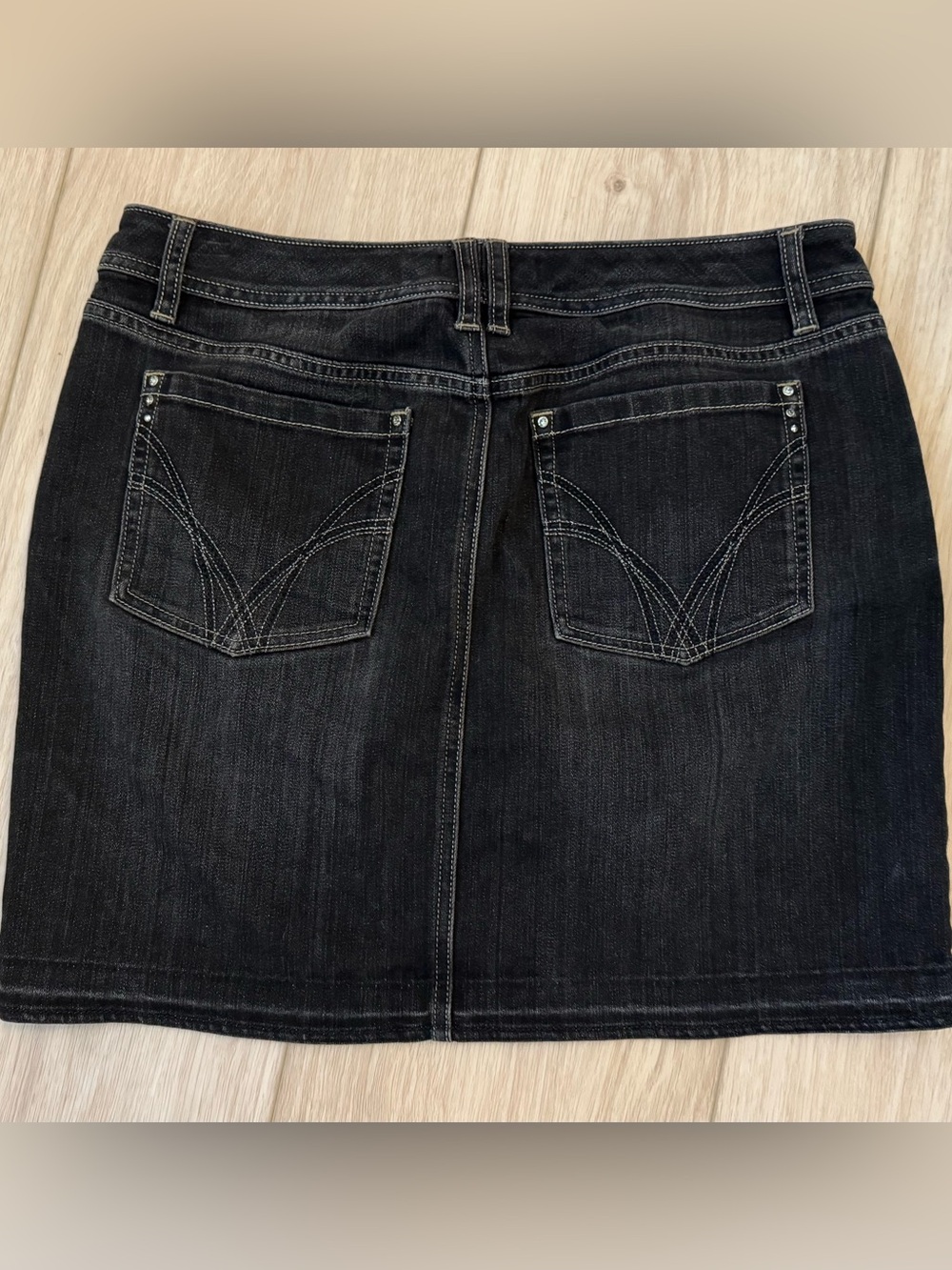 Women’s White House Black Market size 8 black denim jean mini skirt